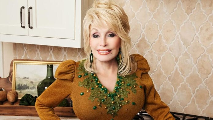 Dolly Parton Wishes Fans Happy Thanksgiving Despite Health Issues