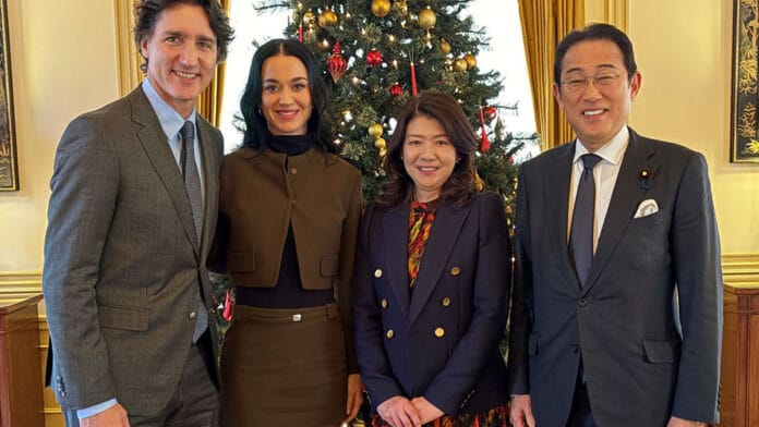 Katy Perry Meets Japan’s Ex-PM with Justin Trudeau Katy Perry Meets Japan's Ex-PM with Justin Trudeau