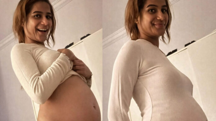 Poonam Pandey Leaves Fans Confused With Pregnancy Post Poonam Pandey Leaves Fans Confused With Pregnancy Post