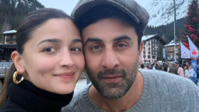 Alia Bhatt And Ranbir Kapoor Anniversary Photos Go Viral Alia Bhatt And Ranbir Kapoor Anniversary Photos Go Viral