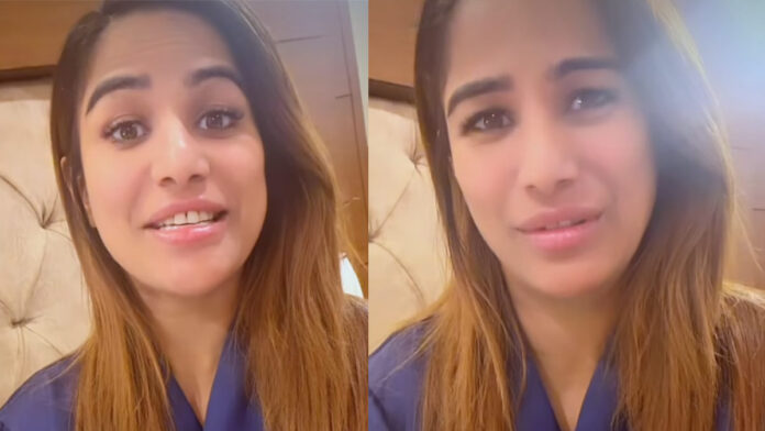 Poonam Pandey Reveals Truth Behind Viral Baby Bump Pictures Poonam Pandey Reveals Truth Behind Viral Baby Bump Pictures