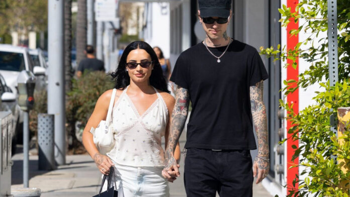 Demi Lovato’s Stylish Beverly Hills Outing With Jutes Catches Attention Demi Lovato's Stylish Beverly Hills Outing With Jutes Catches Attention